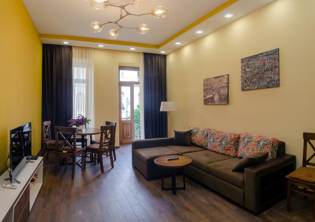 Home@97 On Aghmashenebeli Avenue Тбілісі Екстер'єр фото